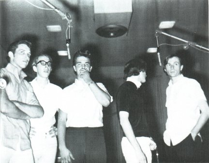 NC6 in the studio, 1965 (l to r): Van
Kollenberg, W. Kemp, C. Kemp, McBride, Graffia (Courtesy Sundazed)